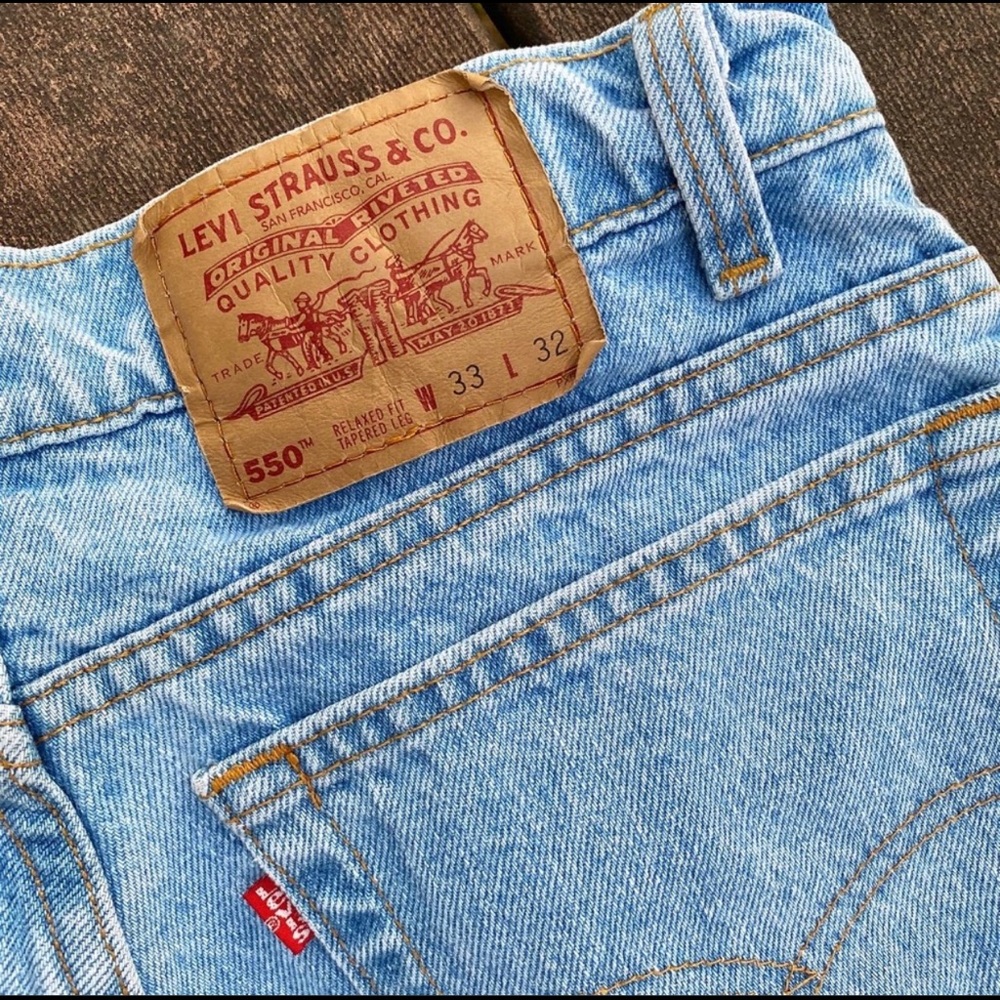 🌻Levi’s 550 relaxed fit 🌻